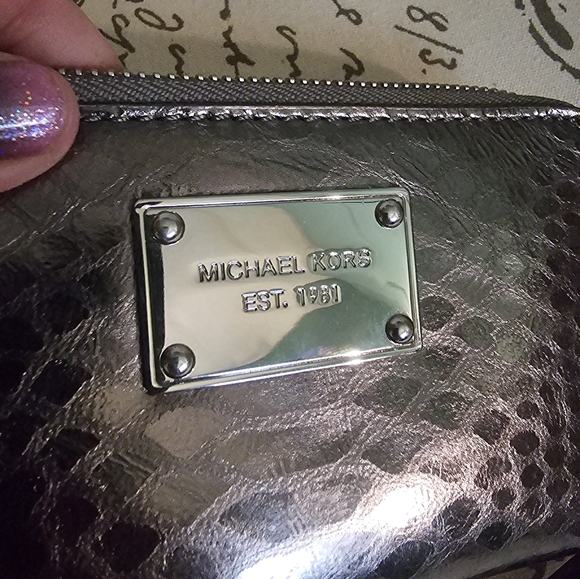 Michael Kors Metallic Python Zip Around Medium Wallet NWOT w/ Wristlet Strap - Picture 2 of 13